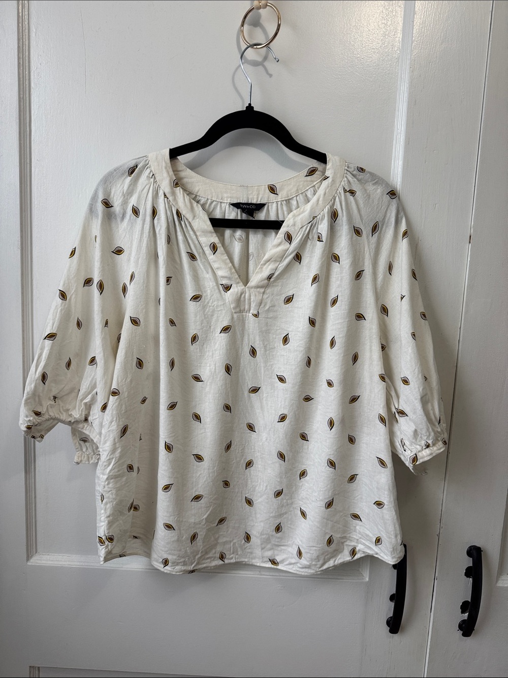 RW&CO. Linen Leaf-Print V-Neck Blouse